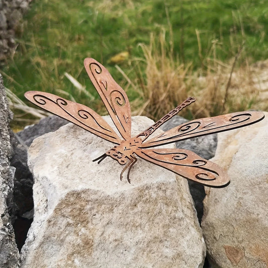 Elegant Metal Rust-Colored Dragonfly Garden Statue, Decorative Art Style, Rustic Outdoor Sculpture, Durable Ground-Mounted Home and Garden Decoration, No Batteries Required
